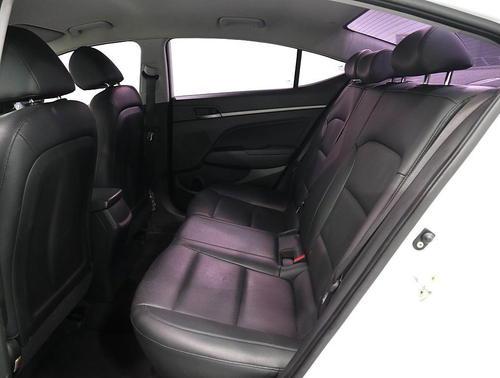 HYUNDAI Avante - Vista 10