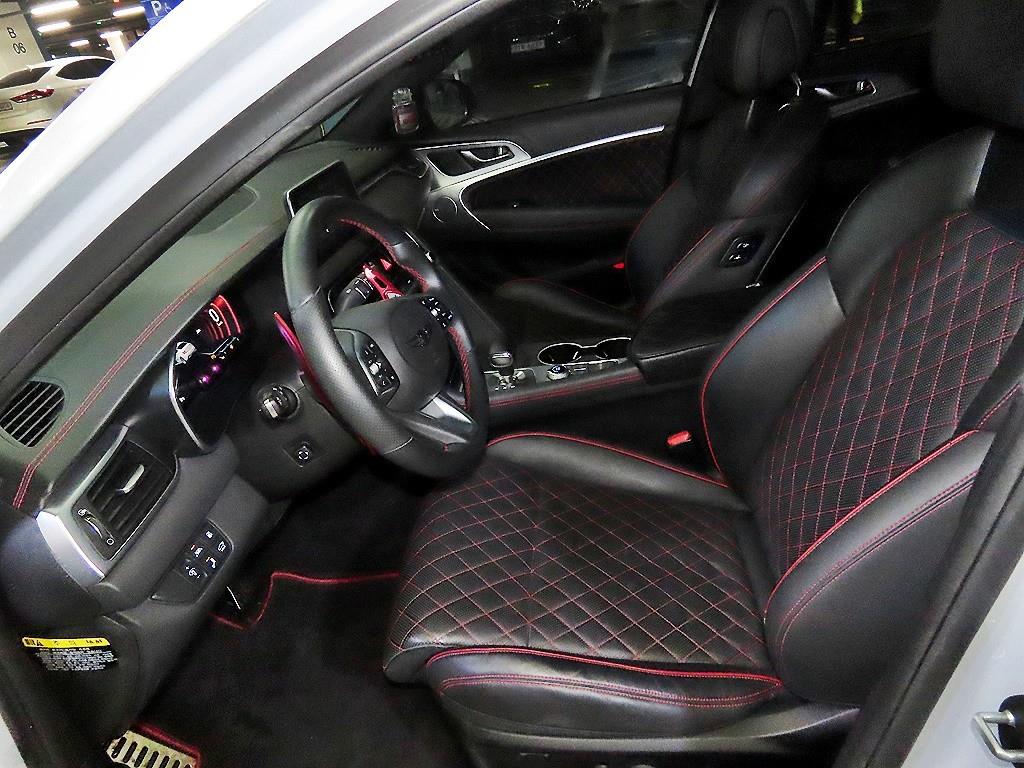 Genesis G70 - Vista 6