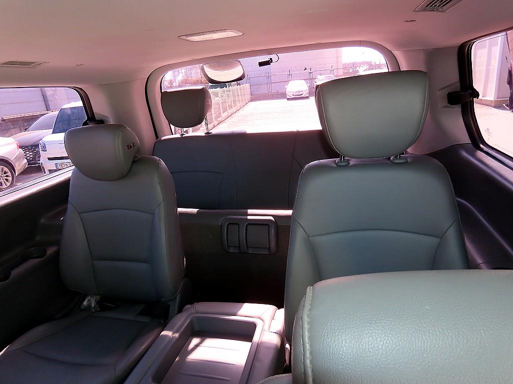 HYUNDAI Starex - Vista 7