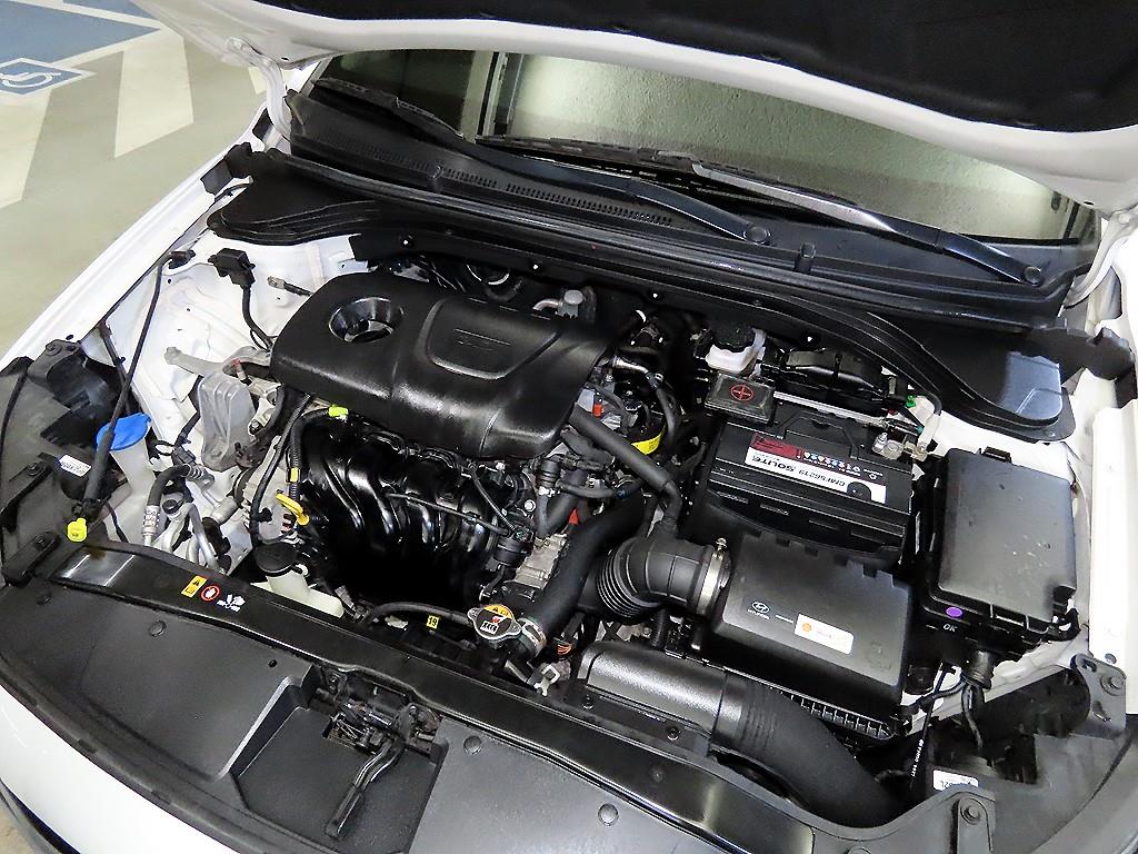 HYUNDAI Avante 2018 Blanco - Importación desde Corea - HF Imports Iquique - Foto 17