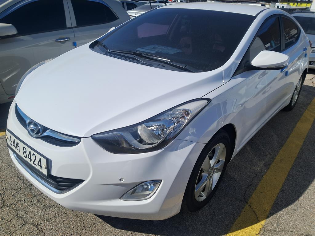 HYUNDAI Avante - Vista 3