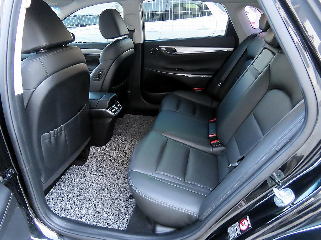 HYUNDAI Grandeur - Vista 6