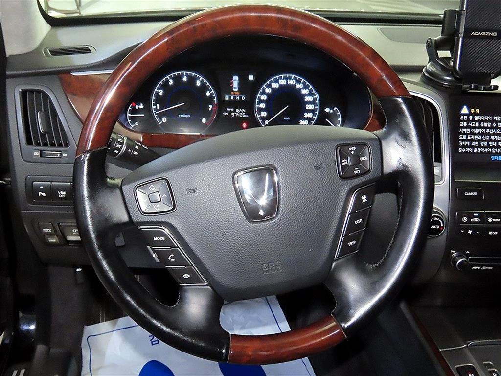 HYUNDAI Equus - Vista 8