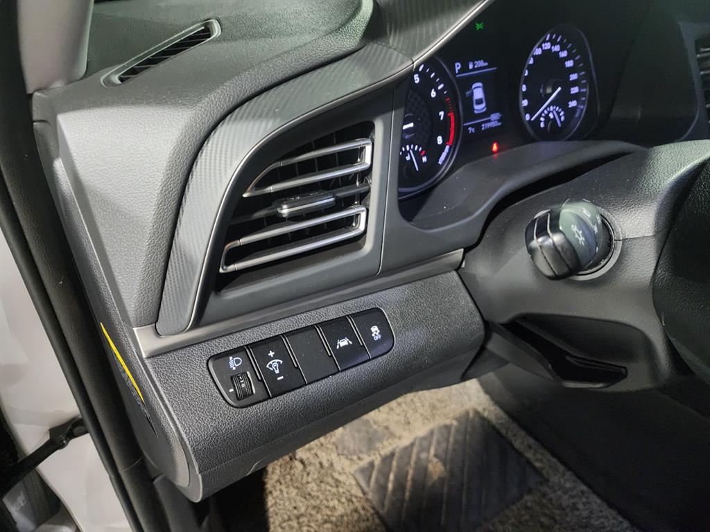 HYUNDAI Avante - Vista 7