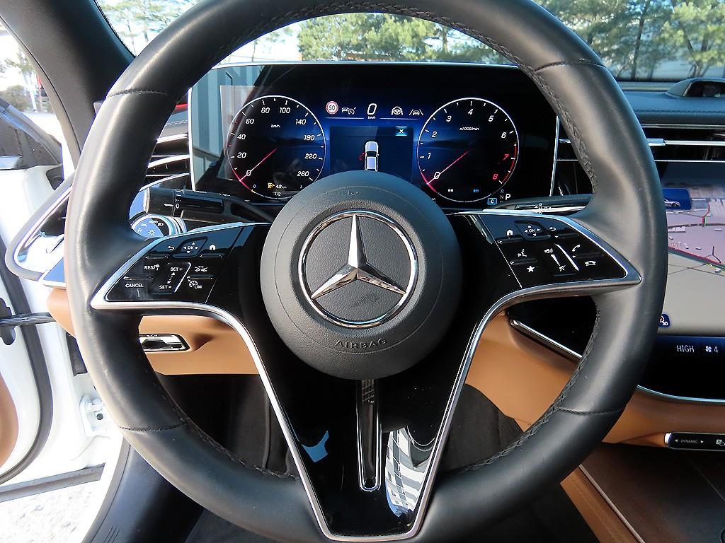 Mercedes Benz E class - Vista 8