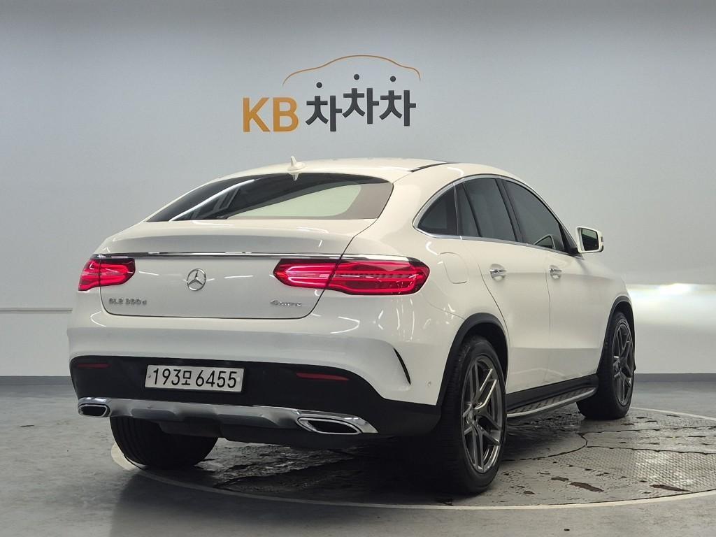 Mercedes Benz GLE Class - Vista 3
