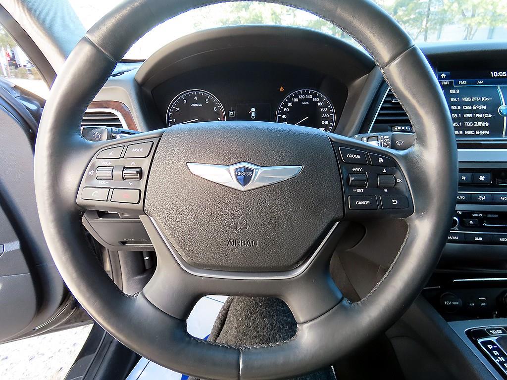 HYUNDAI Genesis - Vista 8