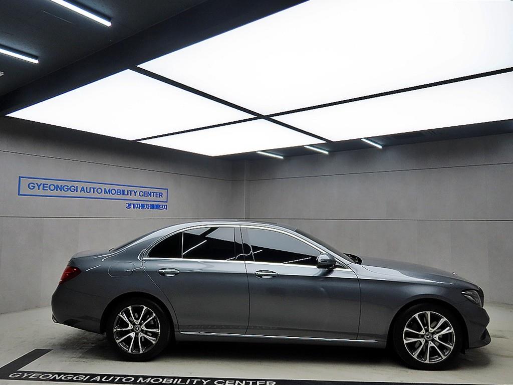 Mercedes Benz E class - Vista 2