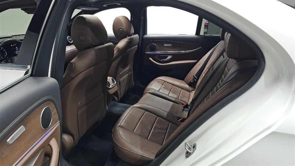 Mercedes Benz E class - Vista 12