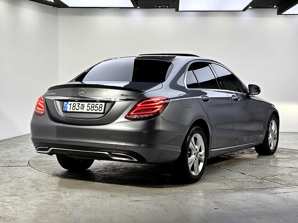 Mercedes Benz C Class - Vista 4