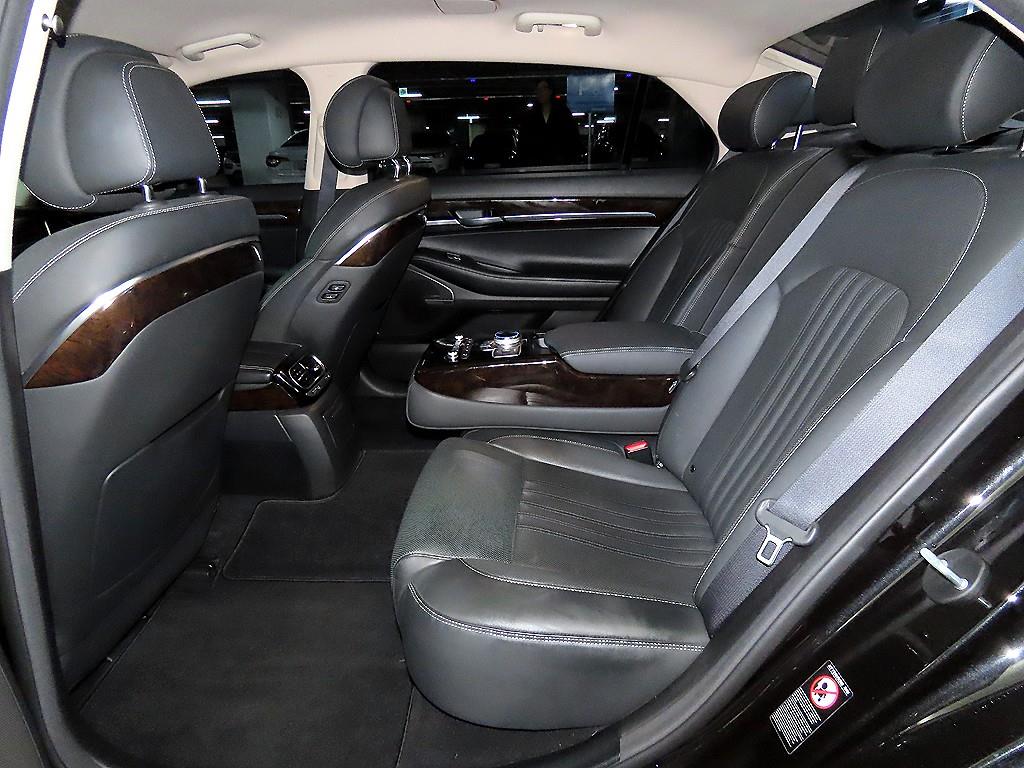 Genesis G90 - Vista 7