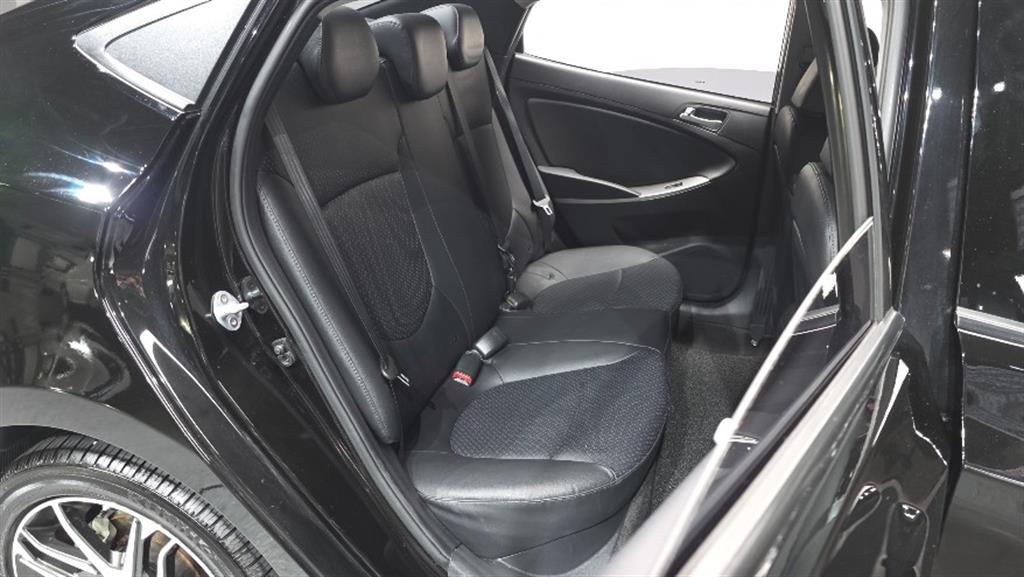 HYUNDAI Accent - Vista 12