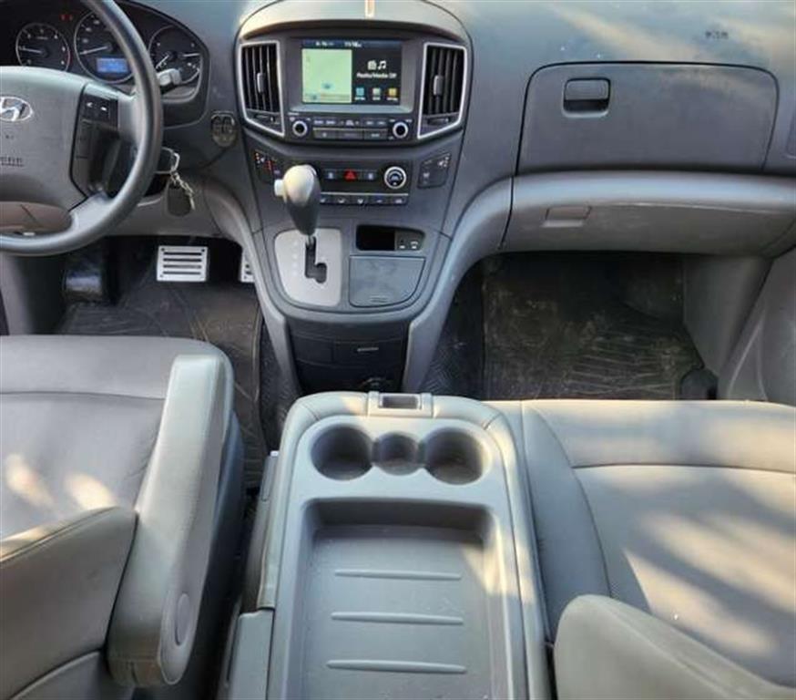 HYUNDAI Starex - Vista 3