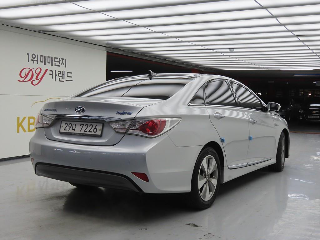 HYUNDAI Sonata - Vista 4