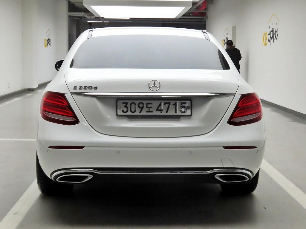 Mercedes Benz E class - Vista 3