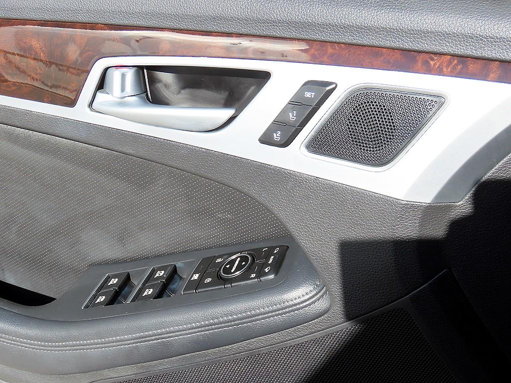 HYUNDAI Genesis - Vista 11