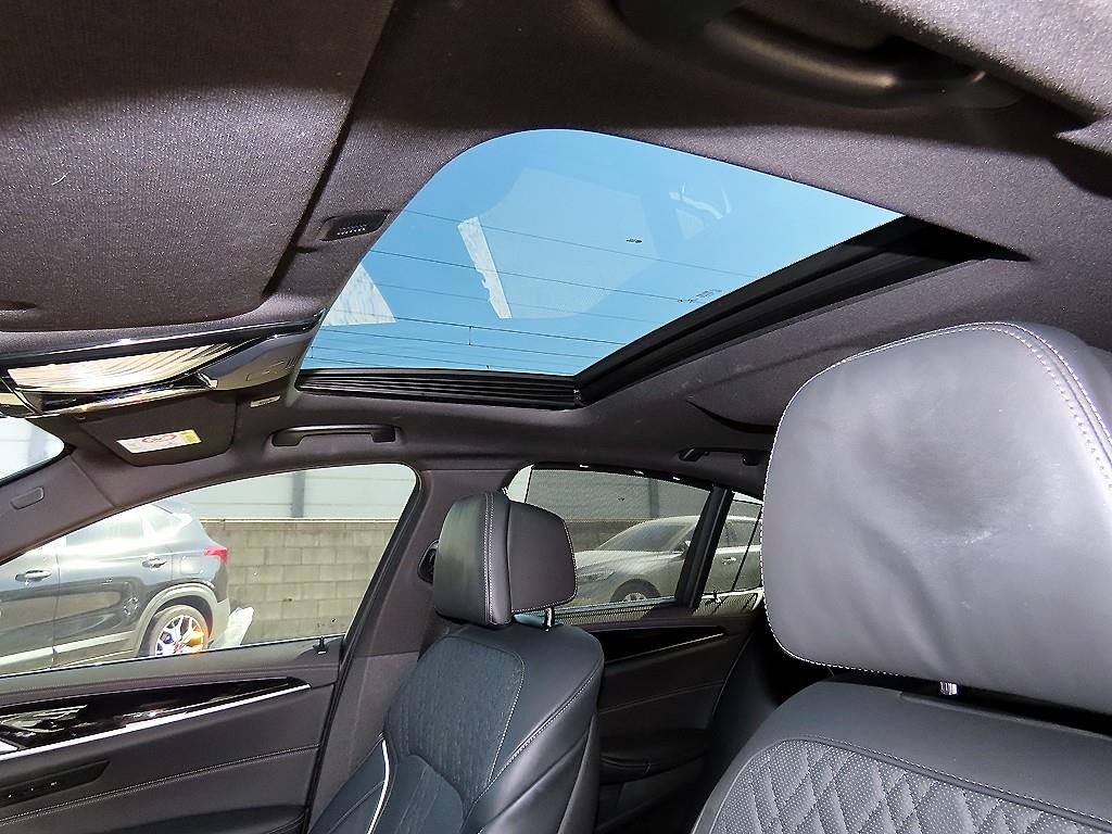 BMW 5 Series 2022 Negro - Importación desde Corea - HF Imports Iquique - Foto 17