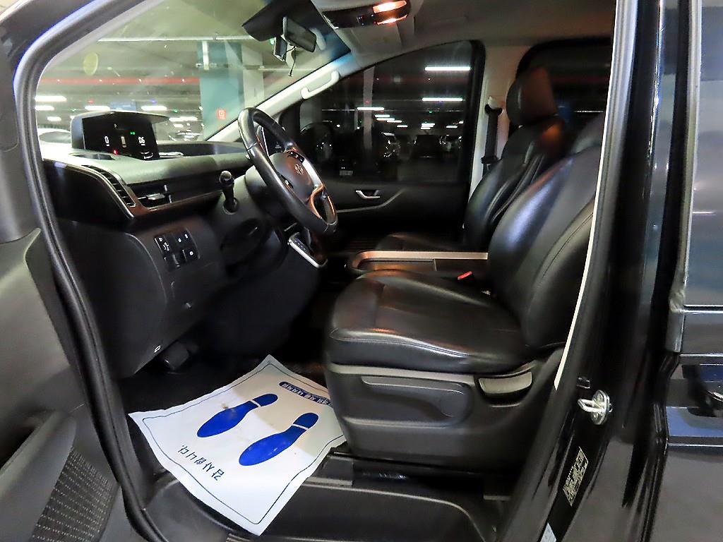 HYUNDAI Staria - Vista 6