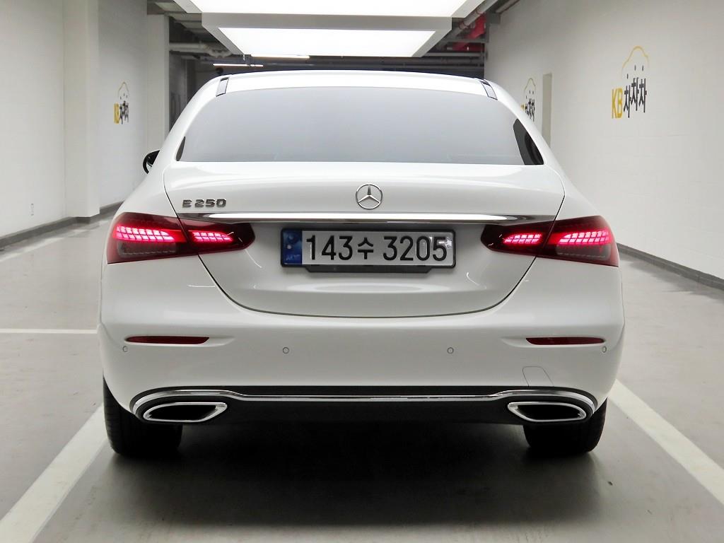 Mercedes Benz E class - Vista 3