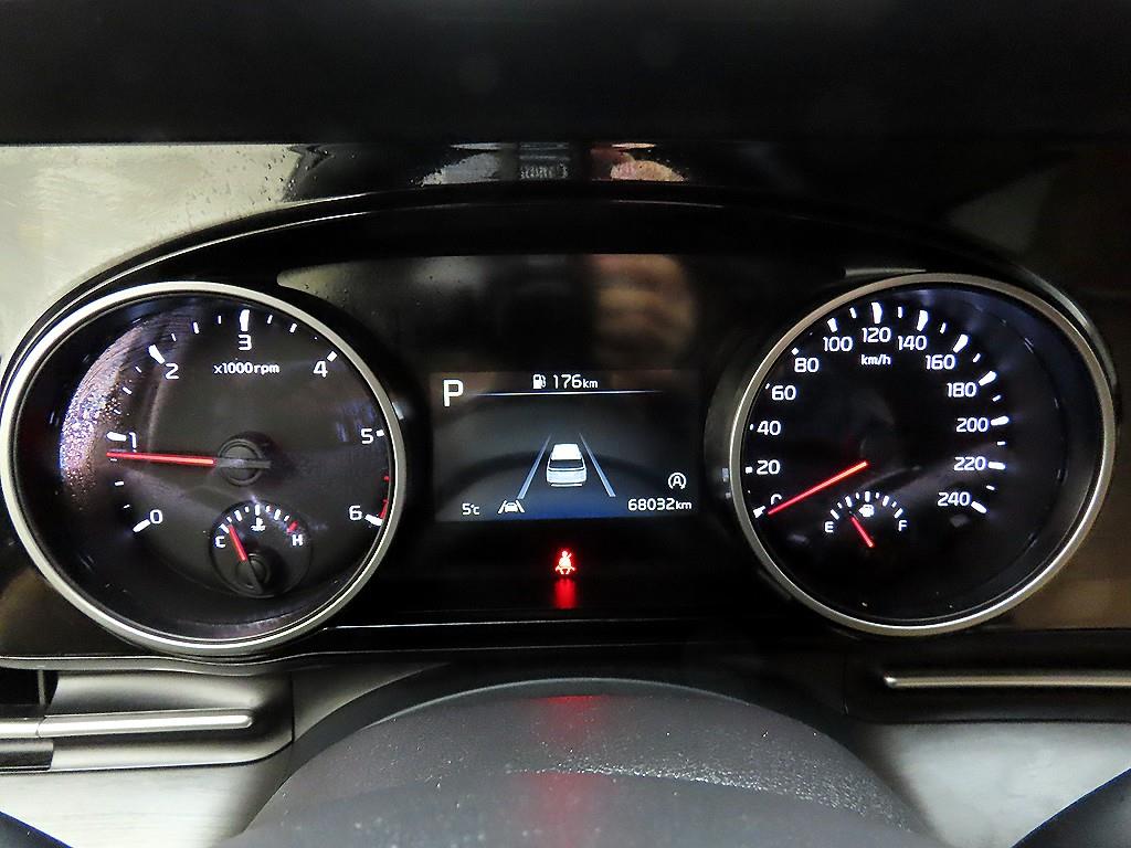 KIA Carnival - Vista 6