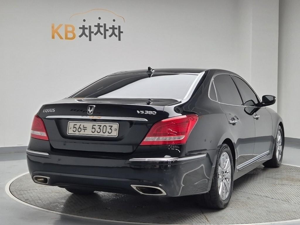 HYUNDAI Equus - Vista 4