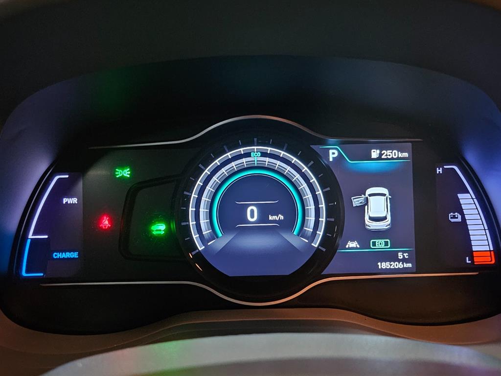 HYUNDAI Kona - Vista 9