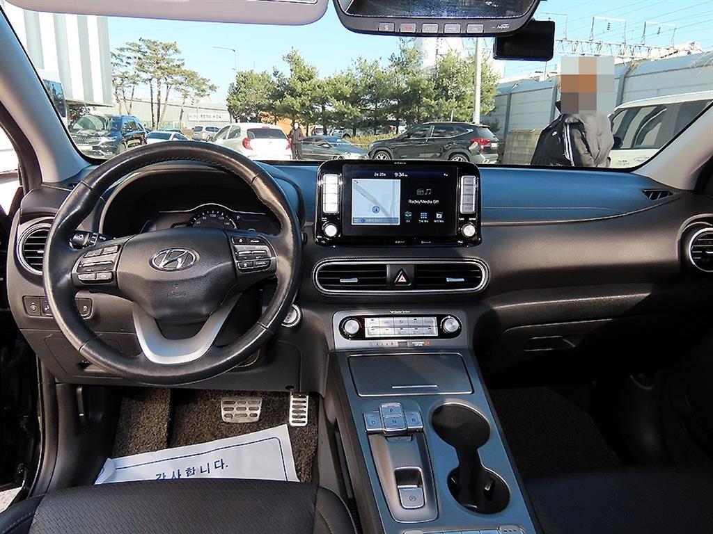 HYUNDAI Kona - Vista 7