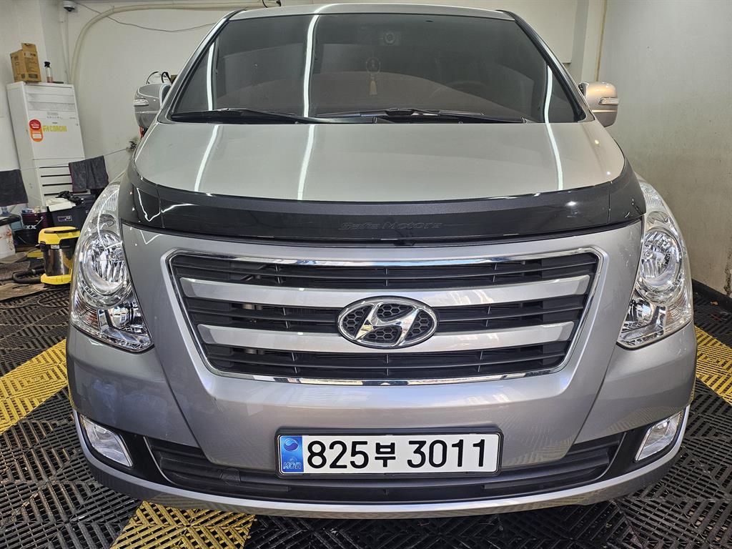 HYUNDAI Starex - Vista 3