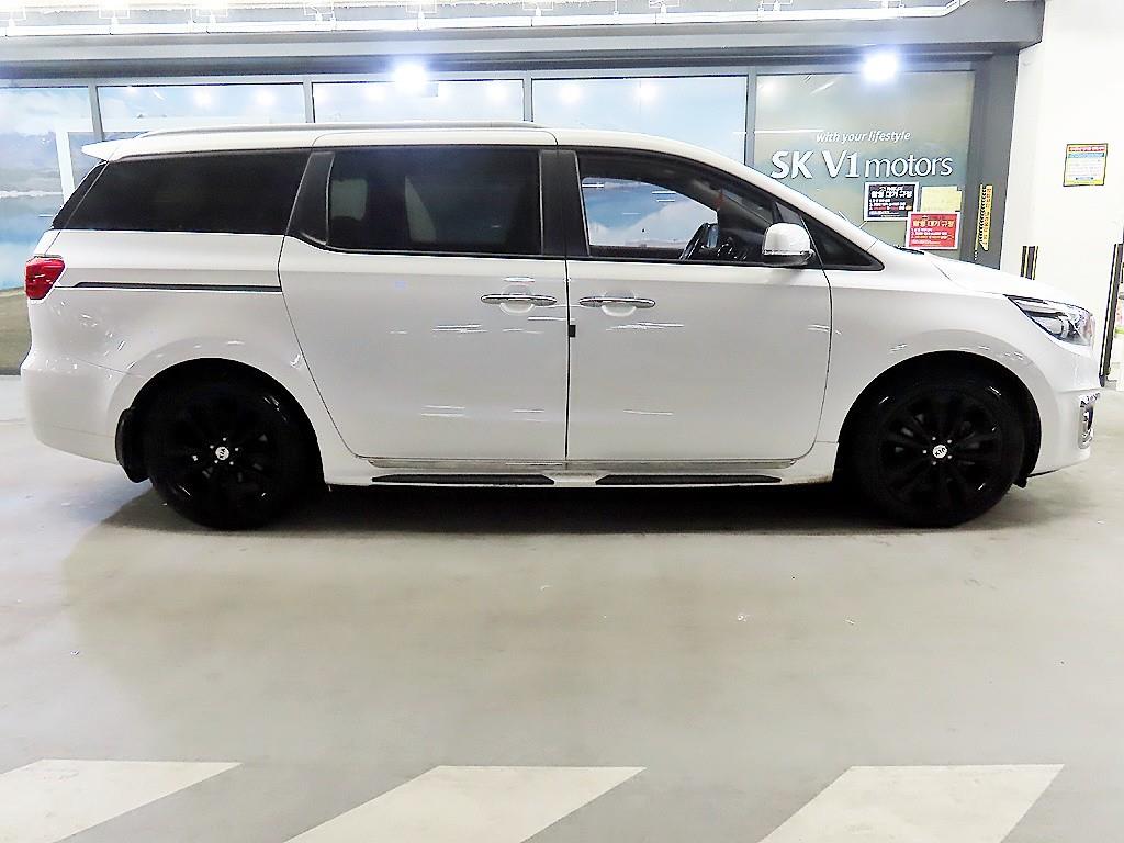 KIA Carnival - Vista 3