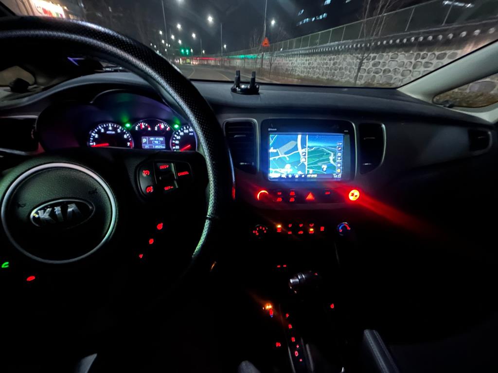 KIA Carens - Vista 4