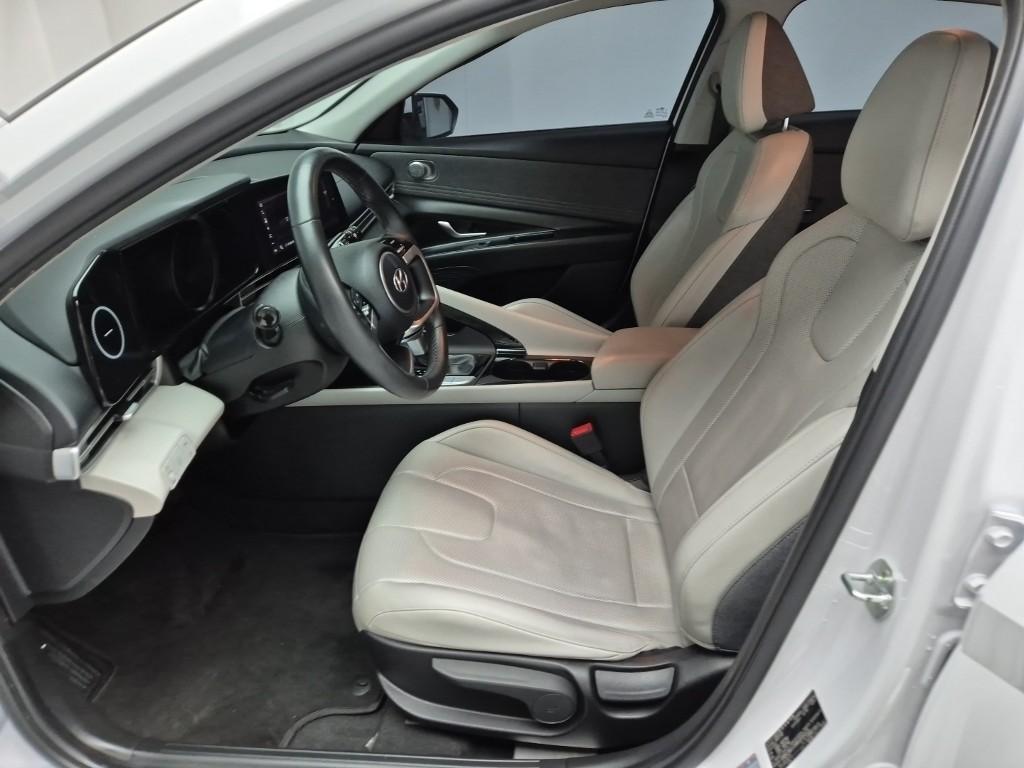 HYUNDAI Avante - Vista 11