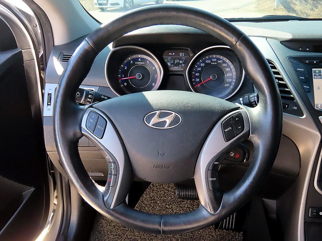 HYUNDAI Avante - Vista 7