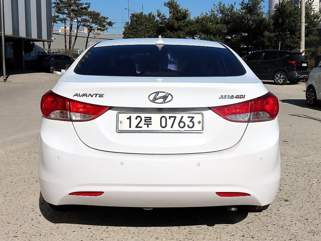 HYUNDAI Avante - Vista 4