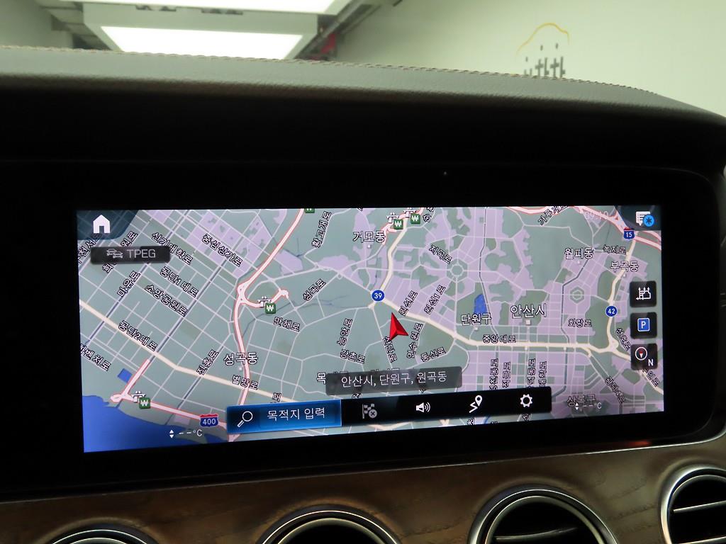 Mercedes Benz E class - Vista 8