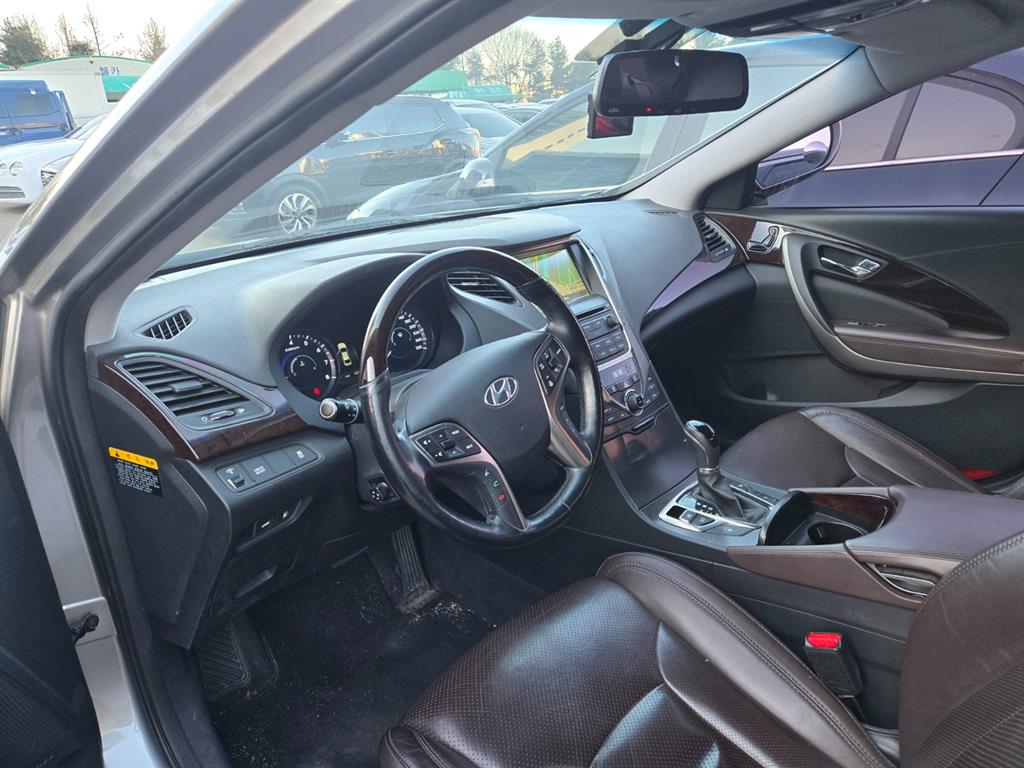 HYUNDAI Grandeur - Vista 5