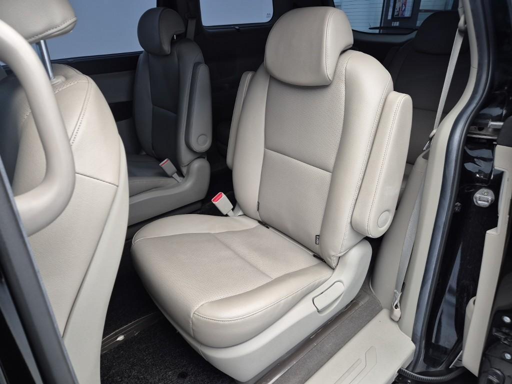 KIA Carnival - Vista 11