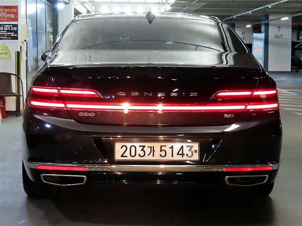 Genesis G90 - Vista 5