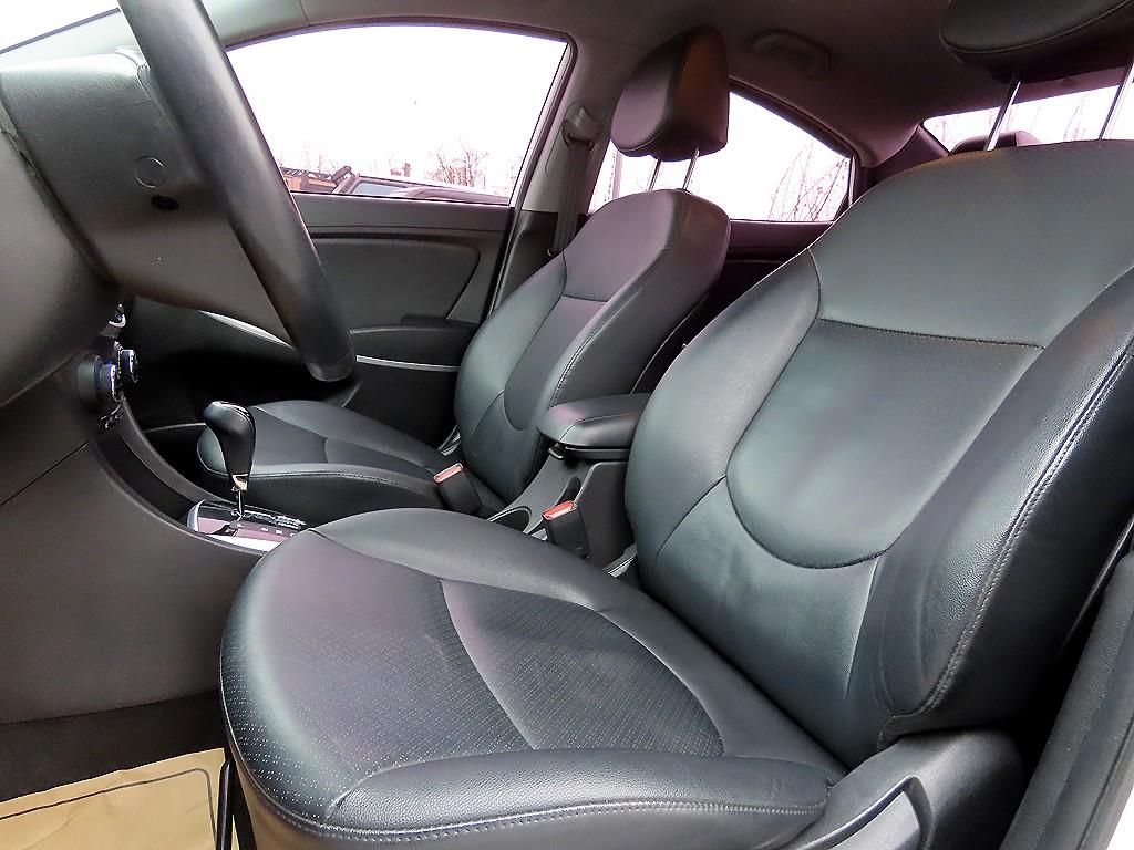 HYUNDAI Accent - Vista 5