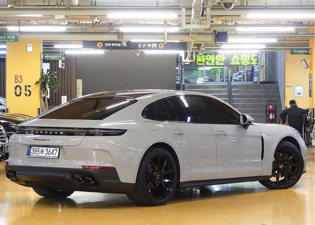 Porsche Panamera - Vista 3