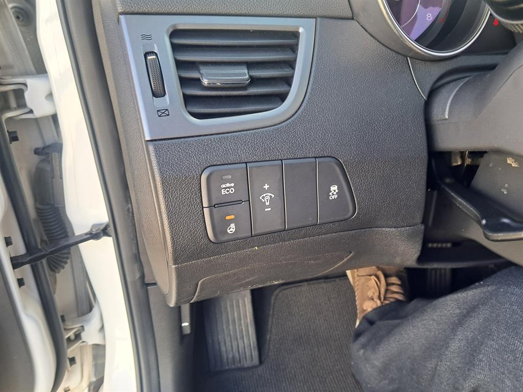 HYUNDAI Avante - Vista 10