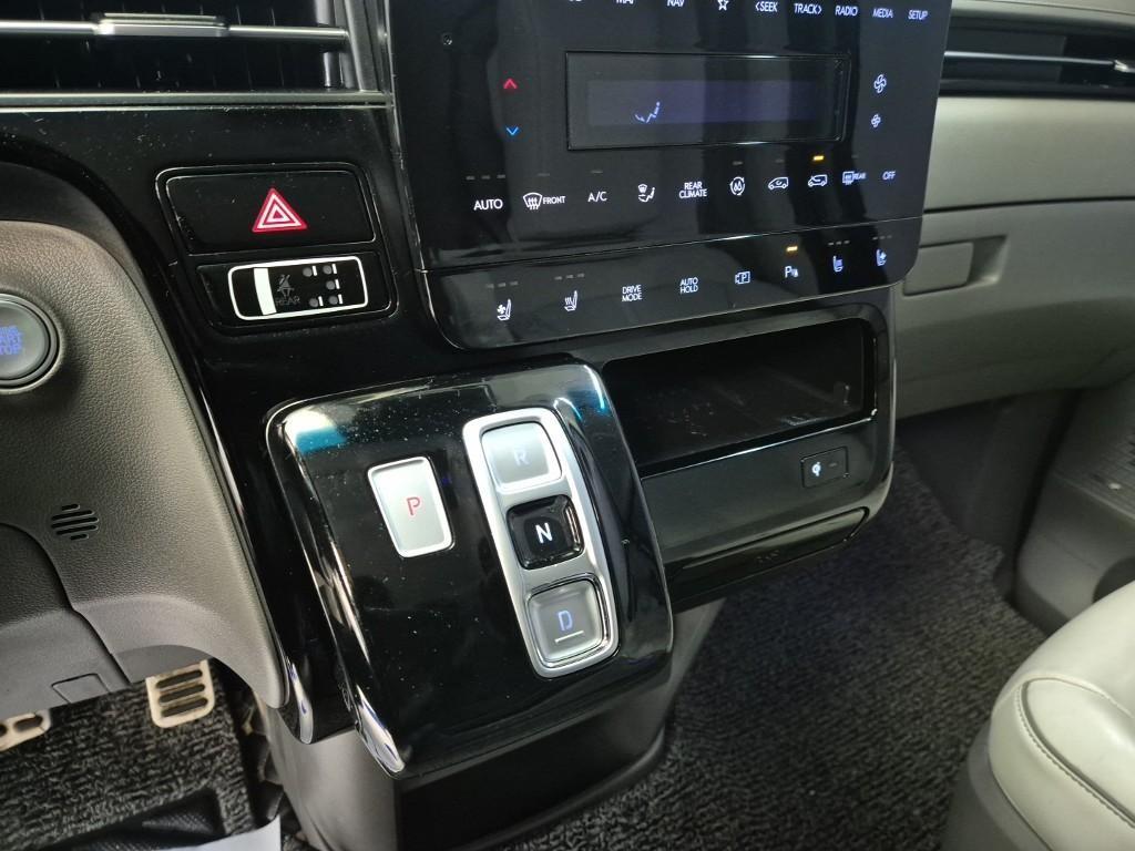 HYUNDAI Staria - Vista 12