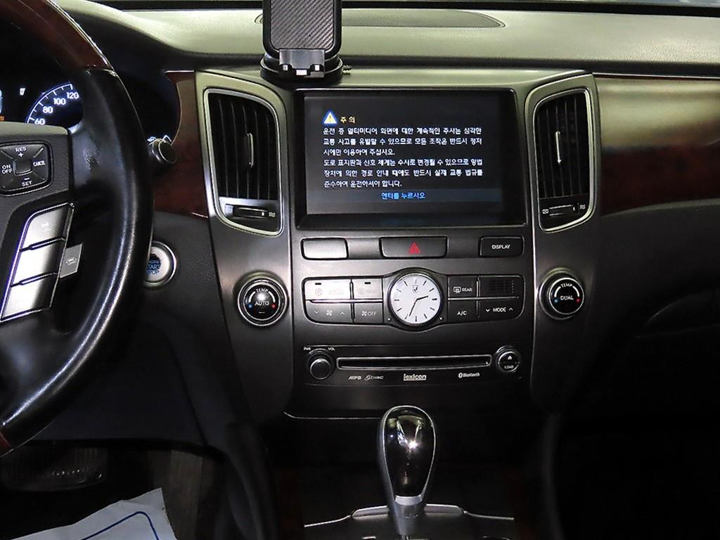 HYUNDAI Equus - Vista 11