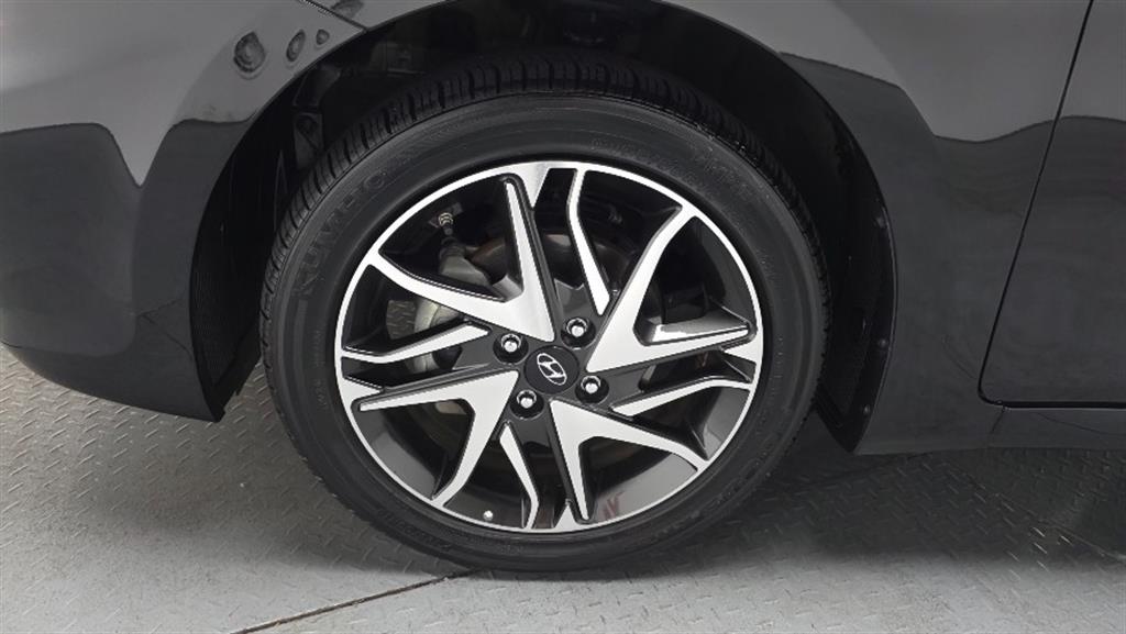 HYUNDAI Accent - Vista 5