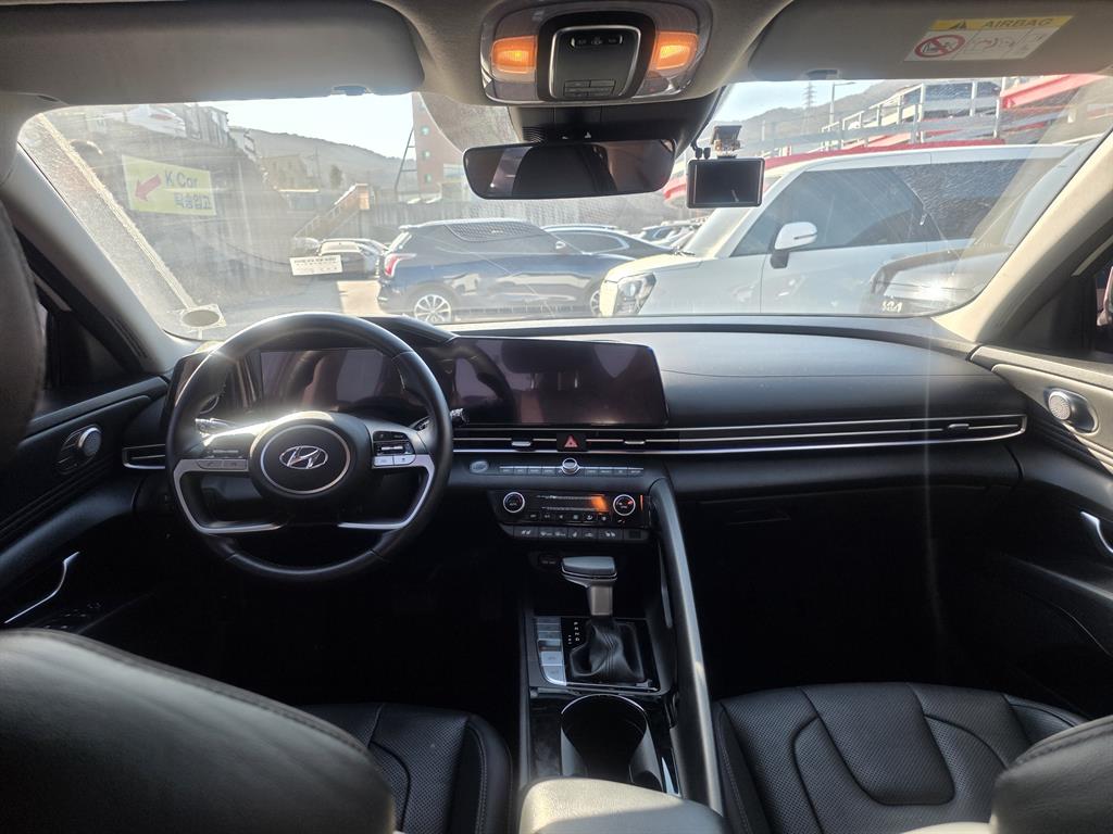 HYUNDAI Avante - Vista 10