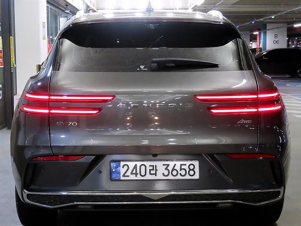 Genesis GV70 - Vista 5