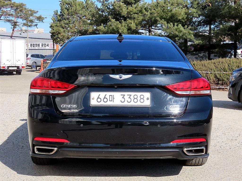 HYUNDAI Genesis - Vista 4