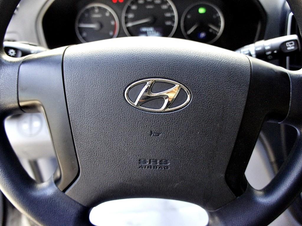 HYUNDAI Starex 2017 Gris - Importación desde Corea - HF Imports Iquique - Foto 1