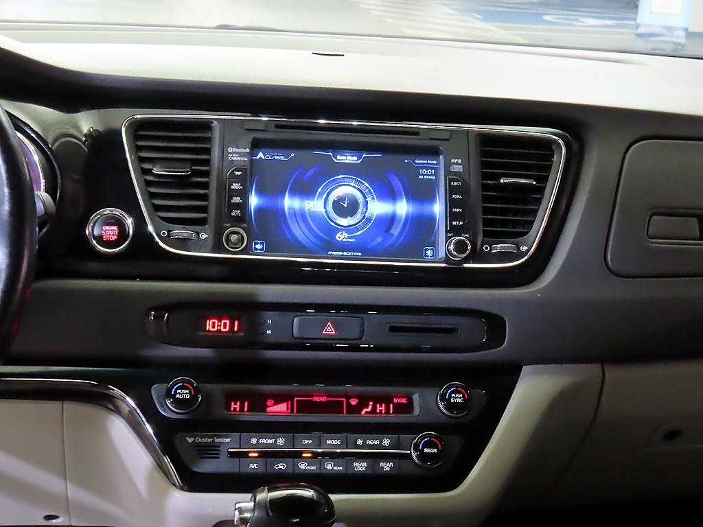 KIA Carnival - Vista 11