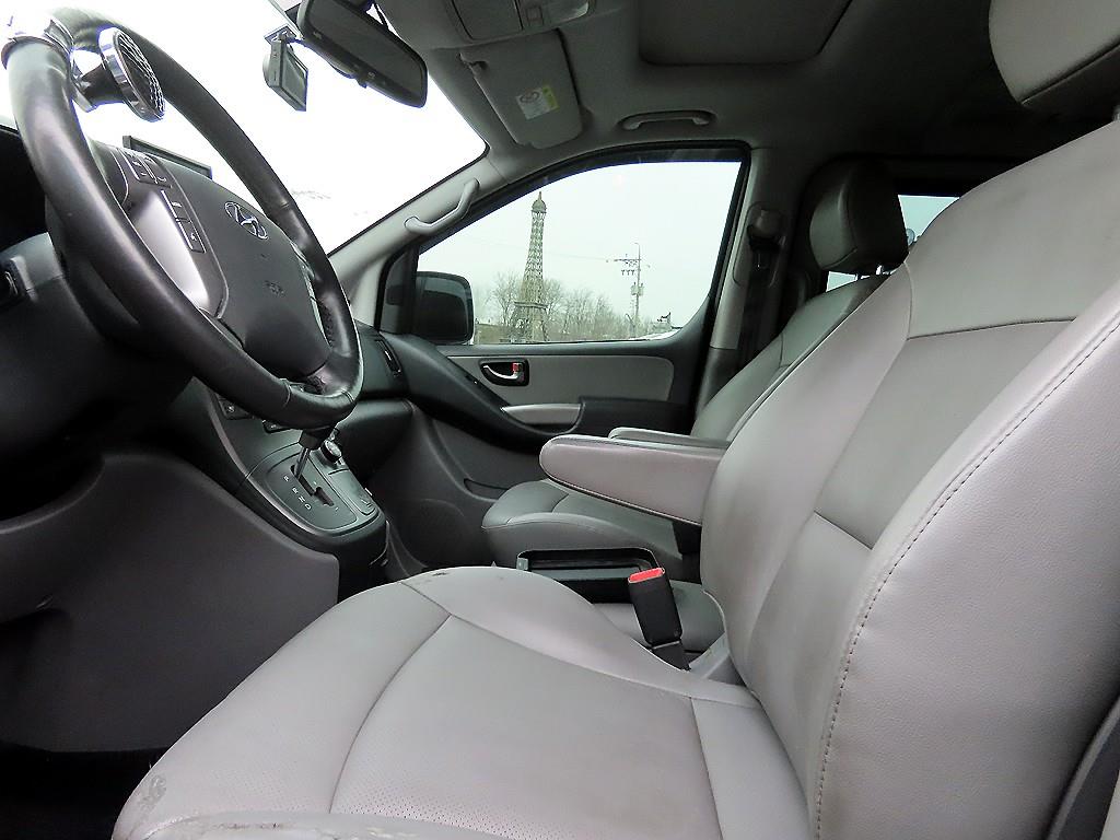 HYUNDAI Starex - Vista 5