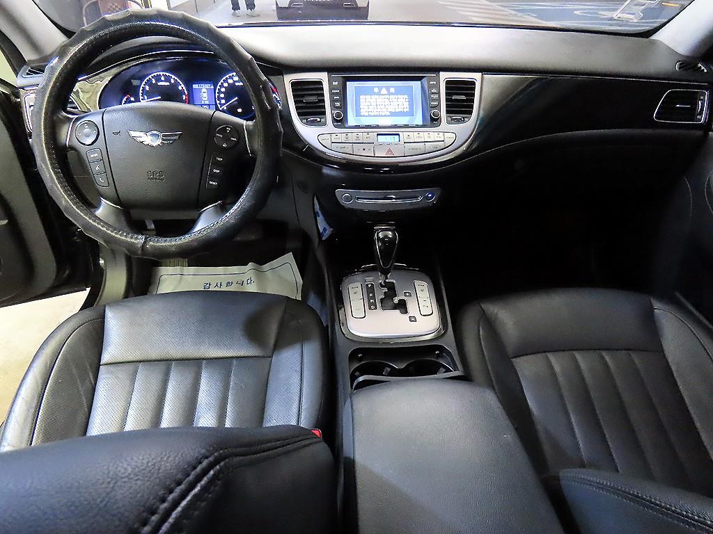 HYUNDAI Genesis - Vista 10